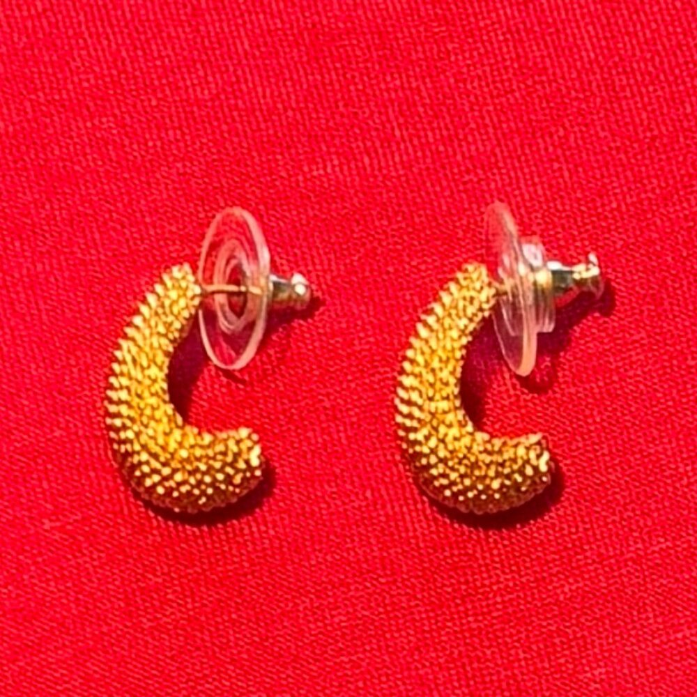 Vintage Signed E. Pearl Goldtone Textured J Hoop Earrings